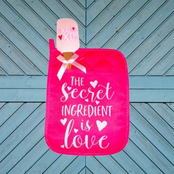 Pink Valentine's Day Oven Mitt and Spatula Bundle Secret ingredient is Love - Picture 3 of 4
